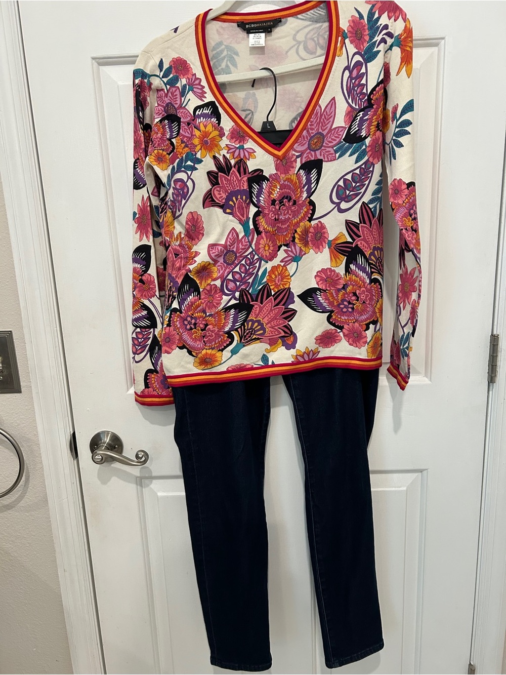 2 Items: BCBGMaxAzria Floral V-Neck 80% Silk Sweater AND Tommy Hilfiger Leggings